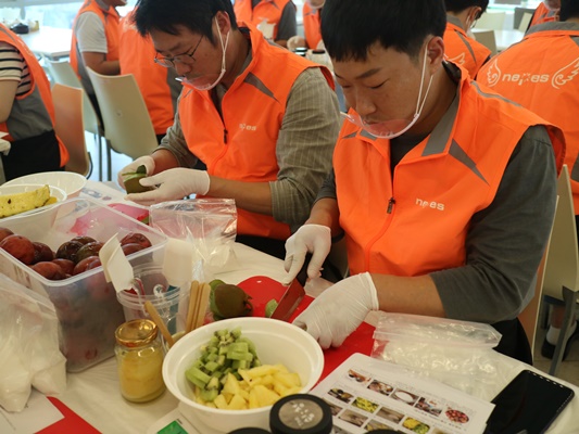 네패스, 직접 만든 과일청 취약계층에 전달 썸네일